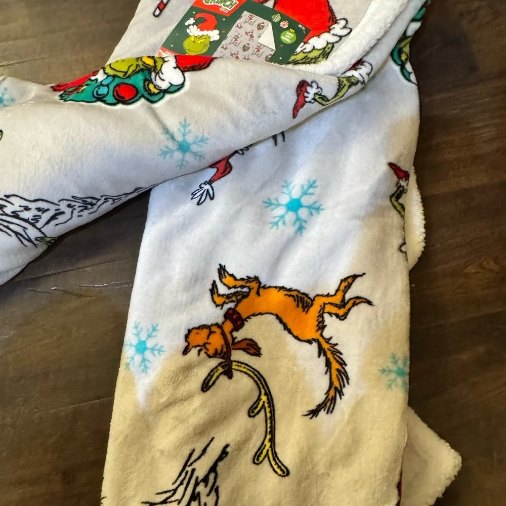 Grinch Holiday Throw Blanket - White and Red